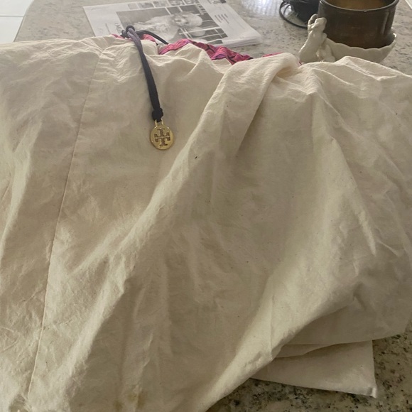 Very good condition slightly used Tory Birch bag with dust cover. - Picture 4 of 4